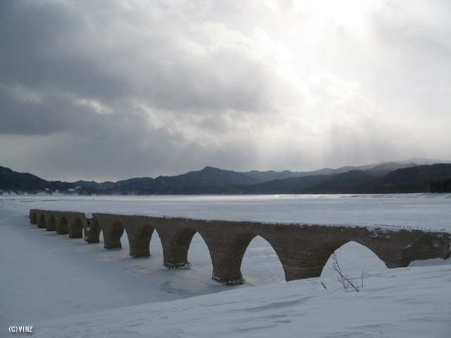 雪景色 北海道 糠平湖 タウシュベツ橋梁